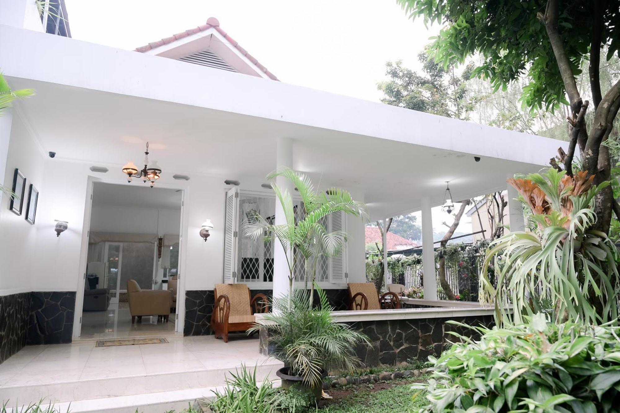 Kirana Guest House Bogor Ngoại thất bức ảnh